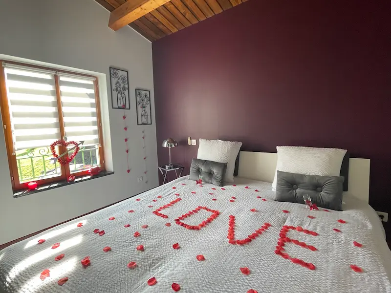 Chambre chêne avec décoration à thème pour la saint Valentin
